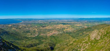 İspanya 'daki Platja de Empuriabrava plajının havadan görünüşü.