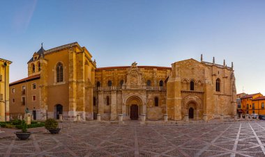 İspanyol şehri Leon 'da San Isidoro Bazilikası.