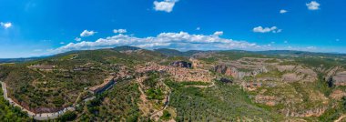 İspanya 'daki Alquezar köyünün Panorama manzarası.