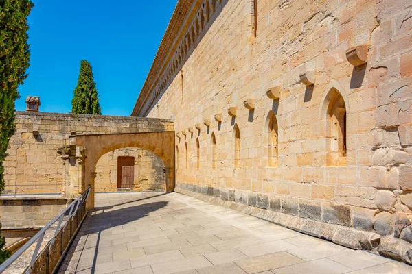 スペインのサンタ マリア ポブレット修道院の回廊 — ストック写真