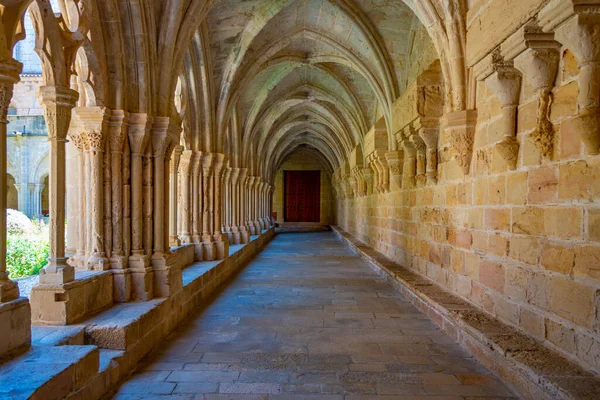 スペインのサンタ マリア ポブレット修道院の回廊 — ストック写真