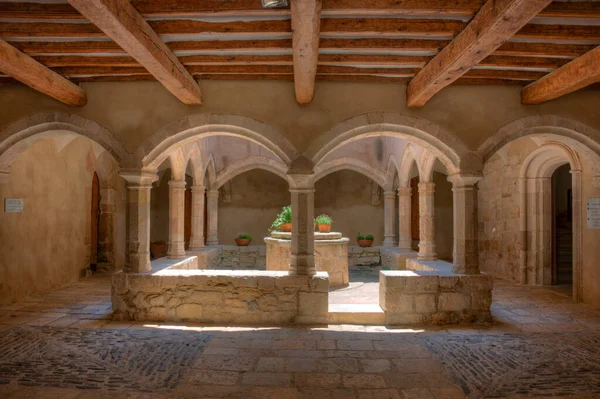 Монастырь Сантес Крей Испании — стоковое фото