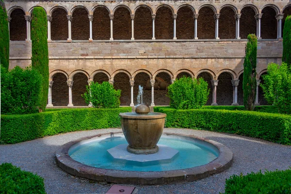 西班牙Santa Maria Ripoll修道院的修院 — 图库照片