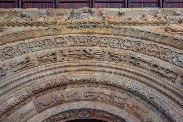 Резной Портал Монастырь Санта Мария Риполь Испании — стоковое фото
