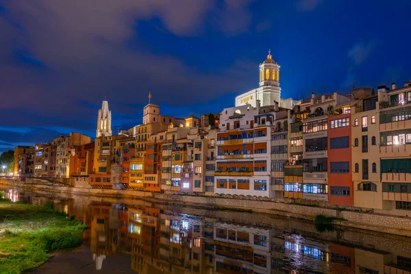 stock image Night view of Girona cathedral viewed behind colorful houses, Spain.