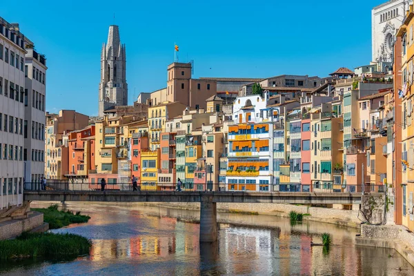 stock image Colorful houses alongside river in the center of Girona, Spain.