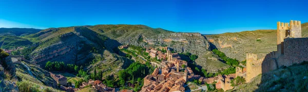 スペインの街のパノラマビュー Albarracin — ストック写真