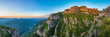 İspanya 'da Santa Maria de Montserrat Manastırı' nda gün doğumu.