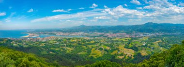 İspanya ile Fransa sınırındaki Irun ve Hendaye kasabalarının Panorama manzarası.