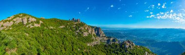 İspanya 'daki Santa Maria de Montserrat Manastırı Panorama Manzarası.