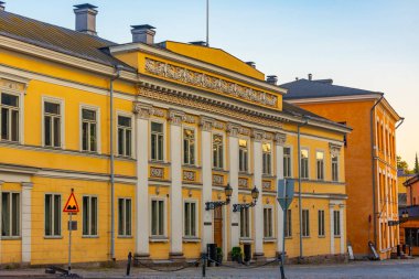 Finlandiya, Turku 'daki Hjelt malikanesinin gün batımı manzarası.