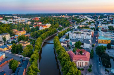 Turku, Finlandiya 'daki Aura nehrinin Panorama manzarası.