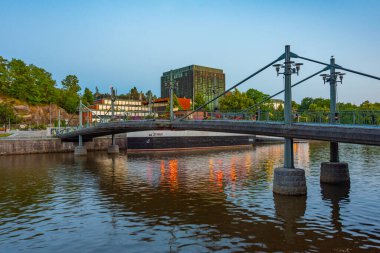 Finlandiya 'nın Turku kentinde Aura nehrinin kıyısında..