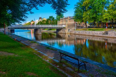 Finlandiya 'nın Turku kentinde Aura nehrinin kıyısında..