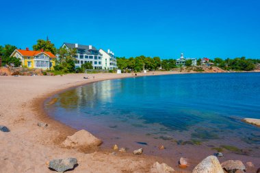 Finlandiya, Hanko 'da plaj güneşli bir günde.