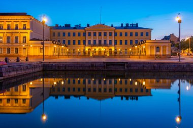 Finlandiya, Helsinki 'deki başkanlık sarayının gün doğumu manzarası .