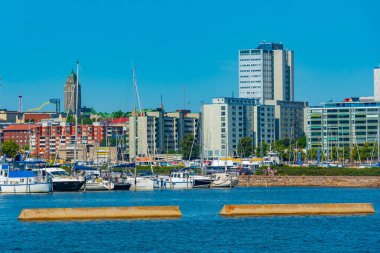Helsinki, Finlandiya 'nın Kruununhaka bölgesinde bir marina manzarası..