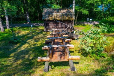 Helsinki, Finlandiya 'daki Seurasaari Açık Hava Müzesi' ndeki ahşap binalar.