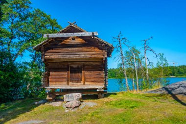 Helsinki, Finlandiya 'daki Seurasaari Açık Hava Müzesi' ndeki ahşap binalar.