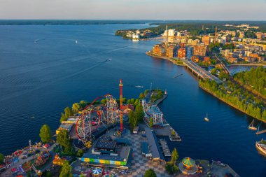 Finlandiya, Tampere 'deki Sarknniemi eğlence parkının hava manzarası.