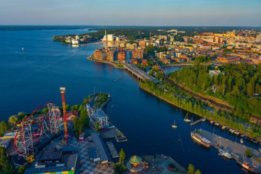 Finlandiya, Tampere 'deki Sarknniemi eğlence parkının hava manzarası.