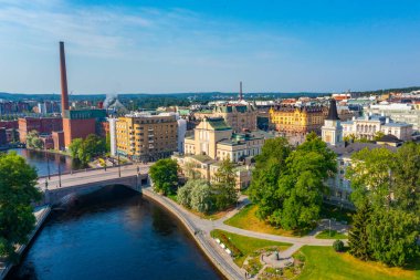 Tampere, Finlandiya 'daki Tammerkoski kanalının rıhtımı.