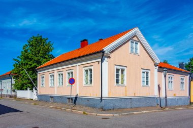 Finlandiya 'nın Neristan ilçesinde renkli kereste evleri Kokkola.