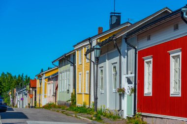 Finlandiya 'nın Neristan ilçesinde renkli kereste evleri Kokkola.