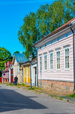 Finlandiya 'nın Neristan ilçesinde renkli kereste evleri Kokkola.