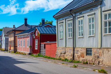Finlandiya 'nın Neristan ilçesinde renkli kereste evleri Kokkola.