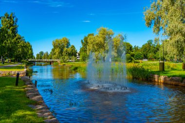 Kokkola, Finlandiya 'da Sunti nehrinin Riverside Parkı.
