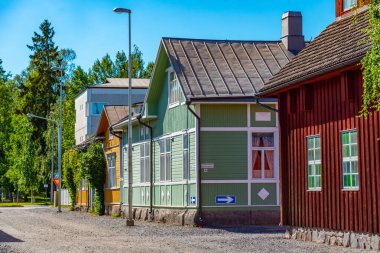 Finlandiya 'nın Neristan ilçesinde renkli kereste evleri Kokkola.