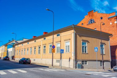 Finlandiya 'nın Neristan ilçesindeki renkli kereste evleri Jakobstad.