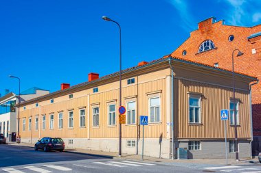 Finlandiya 'nın Neristan ilçesindeki renkli kereste evleri Jakobstad.