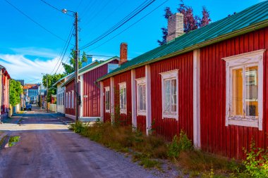 Finlandiya 'nın Neristan ilçesindeki renkli kereste evleri Jakobstad.