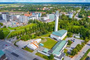 Finlandiya 'nın Seinajoki kentindeki Lakeuden Risti Kilisesi' nin hava manzarası .