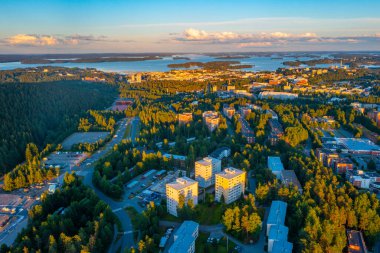 Finlandiya 'nın Kuopio kentinin günbatımı manzarası.