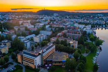 Finlandiya 'nın merkezi Kuopio' nun günbatımı manzarası.