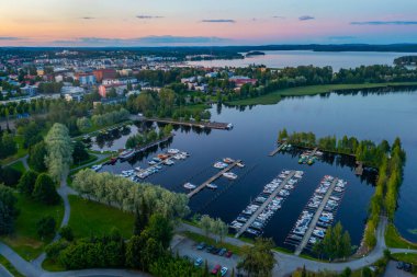 Finlandiya, Kuopio 'da bir marina manzarası..
