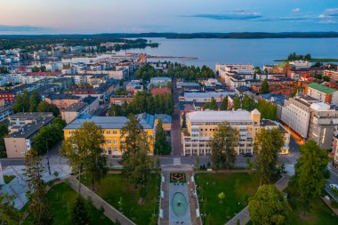 Finlandiya 'nın merkezi Kuopio' nun günbatımı manzarası.