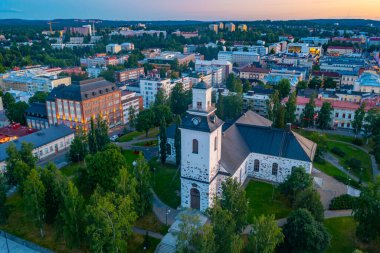 Finlandiya 'daki Kuopio Katedrali' nin günbatımı manzarası.