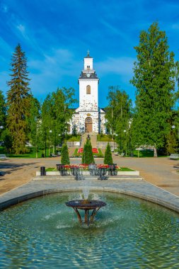 Finlandiya, Kuopio 'daki Snellman Park' ın arkasındaki katedral..