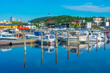 Finlandiya, Kuopio 'da bir marina manzarası..