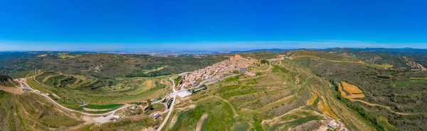 İspanyol tepe köyü Ujue Panorama Manzarası.