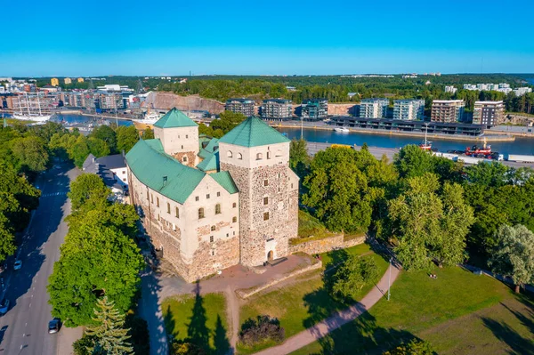 Finlandiya 'daki Turku kalesinin manzarası.