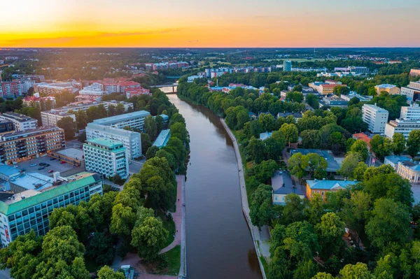 Turku, Finlandiya 'daki Aura nehrinin Panorama manzarası.