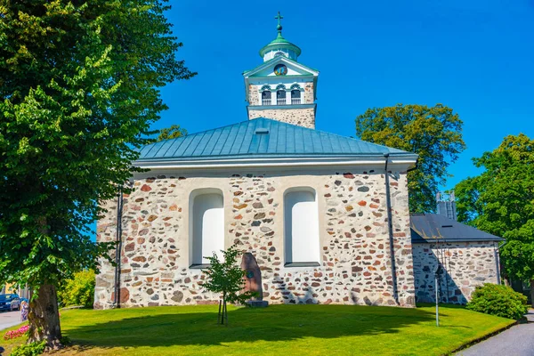 芬兰Ekenas教堂在阳光灿烂的日子里 — 图库照片