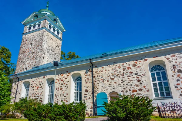晴れた日にフィンランドのエケナス教会 — ストック写真