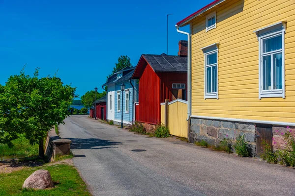 Ekenas, Finlandiya 'da renkli kereste evleri.