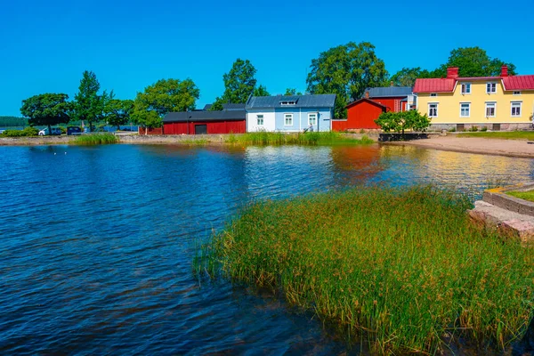 エケナス フィンランドのカラフルな木の家 — ストック写真